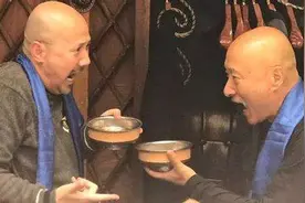 腾格尔，曾卖血买酒，花式喝酒用光几百万，40岁时没房没车没老婆图片