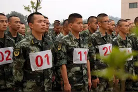 到军校上学后复检不合格的学生怎么处理呢？听教官怎么说视频封面