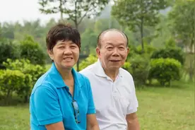 养老金上调，每年倾斜照顾高龄老人，多少岁算高龄？图片