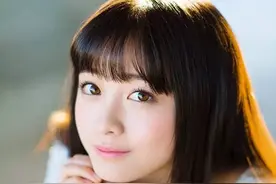 别的都可以放下，修颜发型不可能，女生额头比较宽适合的发型图片