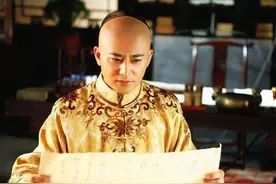 乾隆刚一咽气，嘉庆帝就调一位老人进京，和珅：我命休矣图片