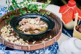 处暑时节的美食头牌 非萝卜老鸭汤莫属 喝上一口心旷神怡图片