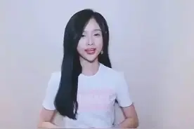 吴宣仪近照下巴怪异，惨遭吐槽“女版刘梓晨”，粉丝拿机场照澄清图片