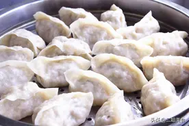 蒸饺子时，冷水上锅还是开水上锅？大厨教您2招，以后别弄错了图片