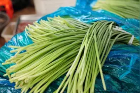 才知道，原来保存蒜苔很简单，多做1步，鲜嫩脆爽，放1年也不会坏图片