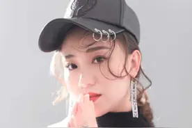 赵本山徒弟丫蛋豪宅太奢华！电梯代步客厅能骑车，二胎女儿疑曝光图片