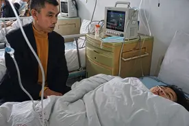 弟弟意外去世留下三个孩子，哥哥抗住世俗和弟媳成家，结局太感人图片