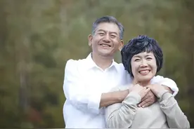 老人二婚第一天是什么感受？56岁阿姨：感到再一次找到了幸福图片