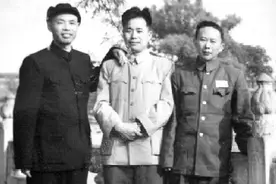 战功可与“李云龙”比肩、生活中却极为“寒酸”的开国中将曾绍山图片