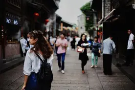 韩国青年：西方人喜欢韩国，而不是中国，美国青年：我告诉你原因图片