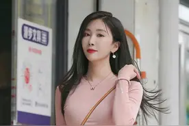 黑色的皮裙图片