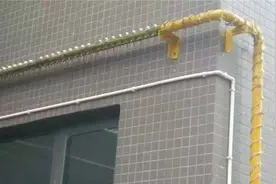 越来越多人不装防盗窗了，有钱人都装这种代替，小偷再也不敢爬窗图片