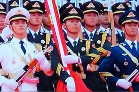 八一特稿·诗歌 ‖我们的队伍向太阳图片