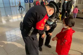 6岁萌娃高铁站“丢了”爸爸，上演“教科书”式报警求助图片