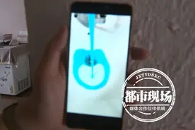 水龙头里流出蓝色自来水 居民们吓坏了图片