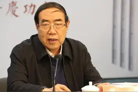 女博士诗歌低俗，成功走红网络，扯开中国文坛的“遮羞布”图片