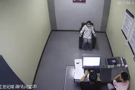 知性女友怀了双胞胎，已婚男欣喜若狂，看到宝宝照片他懵了图片