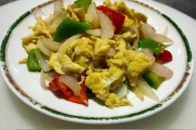 洋葱是个宝，加鸡蛋一起炒，端上桌满满的味道，比番茄鸡蛋还简单图片