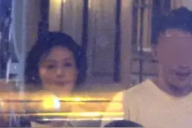 佟丽娅被拍与鲜肉酒吧嗨玩，还光明正大牵手？身旁何润东表情亮了图片