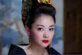生女后被离婚，前夫连奕名娶小8岁杨若兮，她认真搞事业做女王图片