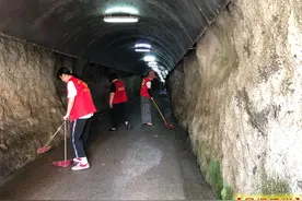 栖霞区栖化新村社区清理涵洞垃圾，畅通出行环境图片
