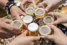 大学同学聚会多喝了几杯，1周后孕测纸显示怀孕了，宝宝能要吗？图片