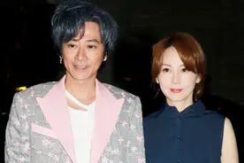 孙耀威小8岁妻子真有气质，穿衬衫裙优雅高级，气质不输当红小花图片