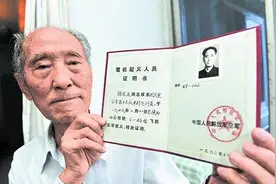 1949年，国民党飞机迫降河北解放区，机舱内藏4吨白银，怎么回事图片