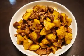 夏天的下饭菜推荐，酸甜开胃的菠萝鸡球，做法简单易上手图片