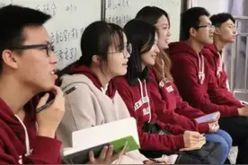 教师法修订将提高教师“准入门槛”，师范生该如何应对这一变化？图片