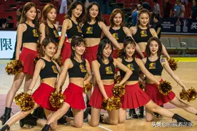 赛场上的一抹靓丽身影，“西北狼”陕西信达啦啦队图片