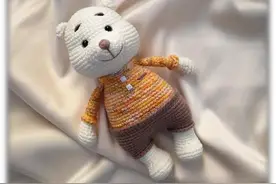 钩针图解：穿花衣的小熊图片