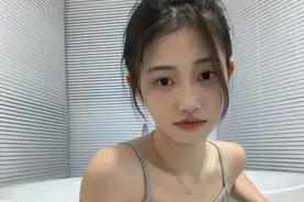 小说：你跪下来求我啊，你求我，兴许我一开心，就饶了她呢图片