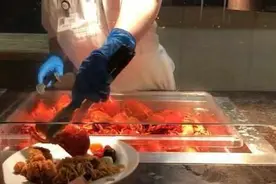 在美国吃自助餐, 拿的全部都是龙虾帝王蟹, 知道价格之后懵逼了图片