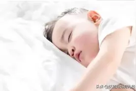 宝宝头型睡扁了怎么办？纠正头型不要晚于这个月，否则悔时已晚图片