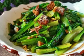 油麦菜和这个食材是绝配，风味独特做法简单，颜色翠绿又下饭图片