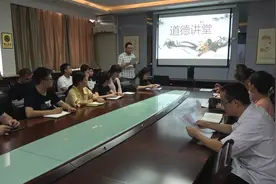 “抗疫英雄 ”为潼关县人社局道德讲堂带来榜样力量图片