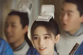 鞠婧祎参加活动腿上缠东西，了解真相以后，粉丝无法淡定了！图片