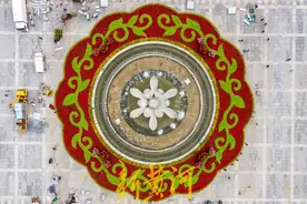 济南西站东广场新花坛直径约50米，已成新“打卡点”图片
