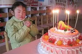 我妈妈说你是个老不死的！图片