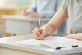 “不让补课了，学校能教好吗，孩子怎么追赶？”学校课堂如何纾解家长焦虑？图片