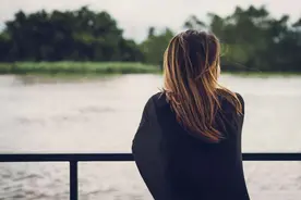 女人带娃患抑郁症，一个人带娃的辛酸，没有几个人懂你图片