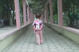 5岁女儿从学校回来，裤子上有血迹，得知实情宝妈气得不行图片