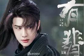 王一博片场玩无人机，拍戏休闲两不误十分惬意图片