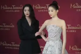 关晓彤蜡像撞脸毛晓彤？本人惊呼和自己太像了，连痣的位置都一样图片