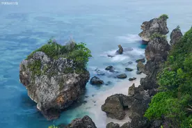 印尼巴厘岛最美景点，壮美悬崖，庄严神庙，是游客必到的打卡点图片