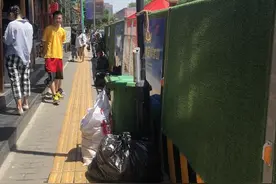 记者走访雁塔区“六小行业”场所：小餐馆门前堆放垃圾 蚊蝇乱飞城中村小旅馆、小浴室环境卫生堪忧图片