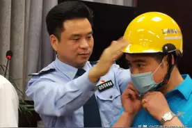 许昌：骑摩托坐摩托，不戴头盔要罚钱了！六一开始图片