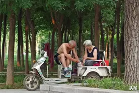 少年夫妻老来伴 珍惜身边的人图片