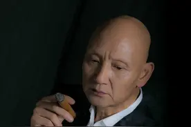 64岁老戏骨杜玉明演了一辈子“大反派”却是好男人，为了妻子息影图片
